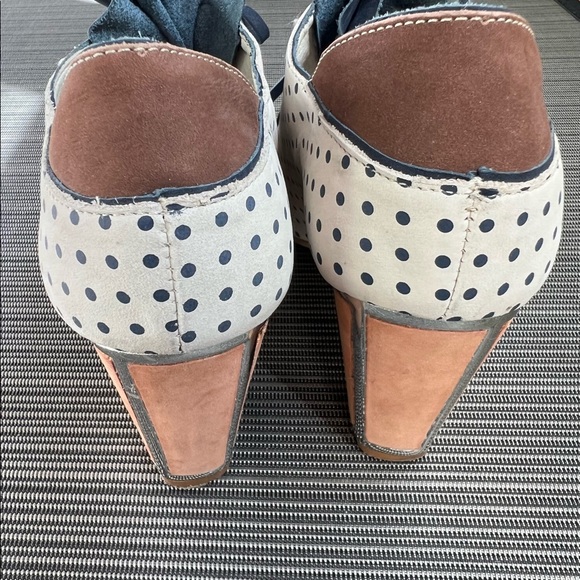 *gently used* Anthropologie Klub Nico dotted heels (size 7) - Picture 5 of 8